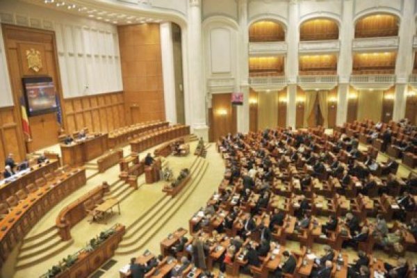 Punctul farmaceutic se redeschide la Parlament, cu reduceri pentru aleşii neamului